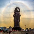 在中國武漢很多信徒拍到了「佛祖顯靈超自然現象」(真的不是PS)，不可能這麼巧合吧？！