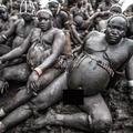 非洲有一個部落的男人，個個都「懷著身孕」，這到底怎麼回事呢？