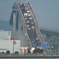 日本建造雲霄飛車般的路橋，高達11層樓...汽車還沒開上去之前，腿已軟了一半....嚇死人了！