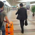 台灣網友到日本大阪旅遊，在車站裡迷了路，一位滿身酒氣的上班族竟然對他...最後說了這『一句話』讓台灣網友淚崩了！