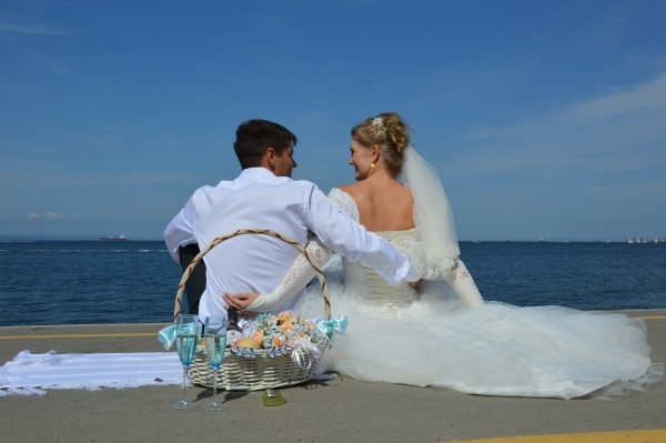 love-wedding-sea-romantic-bride-the-groom-couple.jpg