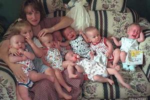 她生下七胞胎受到無數人強烈批評，結果過了18年孩子竟然變成這樣！！！