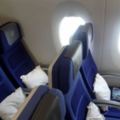 你是否有發現「飛機窗戶和座椅都不會對齊」，原來這其中藏了航空公司故意要求的玄機！