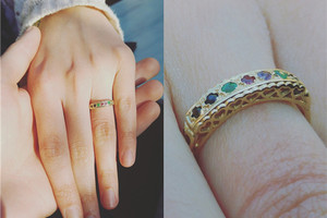 女友收到他親手製作的「集齊7顆寶石」的訂婚戒指超開心，當她知道「這個寶石組合的甜蜜寓意」後立刻決定嫁了！