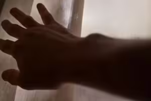 5年來沒回阿公家!孫子一拉開窗簾「嚇到崩潰」 影片超可怕 5年來沒回阿公家!孫子一拉開窗簾「嚇到崩潰」 影片超可怕