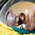 衣服越洗越臭怎麼辦？只要「醋和漂白水」就能給你一台新的洗衣機！ 