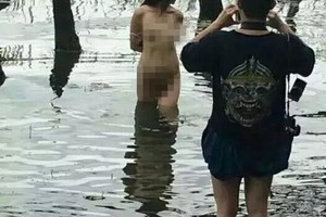 中國女生在公園大拍裸照大家都罵不知羞恥，但女生一看到照片就委屈大喊「我才是真正的受害人」！