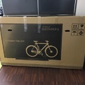 他購買了一輛自行車卻送來「外包裝是液晶電視的商品」，但拆開之後就覺得廠商根本是高智商天才啊！