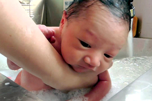 原來這樣洗澡不僅能清潔，而且還能讓寶寶變得更聰明！！！