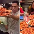 中國人之恥！陸客遊泰國吃自助餐，不顧形象瘋搶海鮮（視頻）