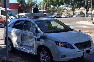 再厲害的科技還是閃不掉路上的三寶自殺攻擊 Google 無人車遭遇了它有史以來最嚴重的一次車禍 