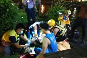 快訊／台中公園日月湖溺水！45歲男無呼吸心跳…送醫搶救中