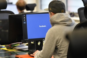 你在FB上的個資安全嗎？　臉書公司今年又多外洩50%給政府