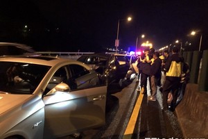 快訊／ 國道5號北上7車追撞釀2傷　石碇段嚴重回堵