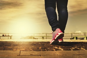 步行是最好的運動，每天到底走多少步最佳？