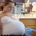 美女孕婦用紗布跟「凡士林」緊緊包住了9個月的孕肚，幾個小時後...她肚子上的「這個東西」產生驚人變化...