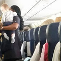 空姐萬米高空抱寶寶，其中隱情讓數萬網友熱鬧討論