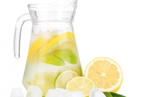 「檸檬」用「冷水」還是「熱水」泡才有養生效果？許多人喝了幾十年都喝錯了！