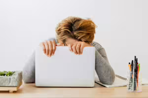 22歲女「提早上班」竟被解僱!她怒告公司卻敗訴 22歲女「提早上班」竟被解僱!她怒告公司卻敗訴