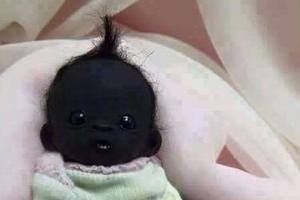 BLACK BABY IN THE WORLD她是世界上最黑的女娃娃。现在已经长大了。