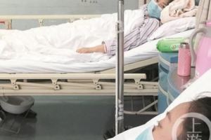 救女心切捐腎遭拒，25歲女護士患慢性腎衰竭她哭著勸了女兒半個多月