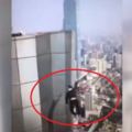 高空極限玩家驚傳「摔下62層樓沒死」！目擊者：「她倒地後掙扎爬行....」網友聽完超毛！