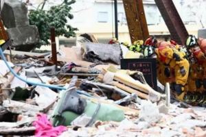 花蓮地震搜救告終遇難17人中9人為陸客救援隊鳴笛致哀後撤離