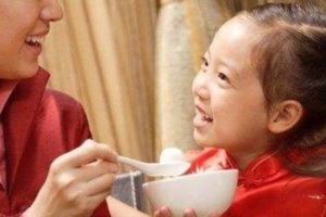 孩子5歲以下，被這2種食物引起窒息而死不在少數，少給孩子吃