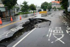 高雄馬路能不爛嗎？一張圖看懂日本與高雄鋪路差別 