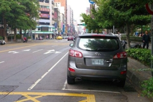 7月1日新制上路！久佔停車格又不繳費的車輛，台北市可直接「把車拖去拍賣」！