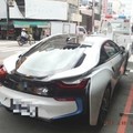 台中豐原一台近千萬BMW i8超跑違停，警3分鐘霸氣拖走~當場GG了!!