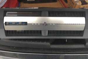 他在拍賣會上買到這台「PS4」，大家還以為只是爽爽撿到便宜而已，結果裡面的「800G檔案」卻讓所有人都傻了！