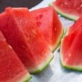 夏天吃西瓜補水還降暑，可吃不完怎麼辦？教你1個妙招放一星期