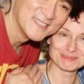 56歲周華健與56歲妻子近照形同母子，高顏值混血兒女很漂亮……