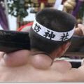 日本祭典中抬「神輿」男人肩膀「小山坡」腫脹程度，完全沒想到令周遭民眾都充滿著羨慕的眼神！