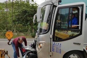 阿裡山遊覽車超速撞機車23歲騎士慘死