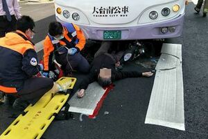 85歲騎士遭公車撞破頭身亡孫女目睹爺爺慘死痛哭