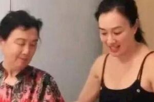 48歲鐘麗緹和婆婆罕見同框，僅相差10歲，這差距卻有點大！