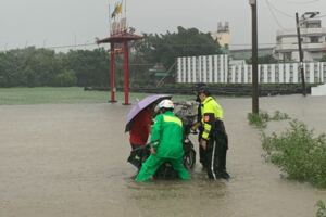 台南豪雨大淹水黃偉哲宣布今停班課