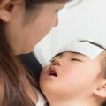 冬季流感來勢猛，寶寶有這幾個症狀不是小感冒，拖著孩子會更遭罪