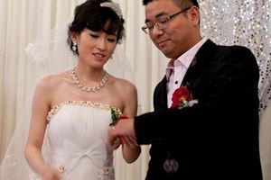 結婚第二天，得知老公欠債十萬，查明錢的去向，我摀臉落淚