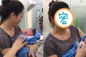 外婆第一次抱外孫，醫生卻被外婆顏值吸引，網友：真的是外婆嗎？