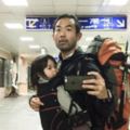 北京爸爸帶著2歲女兒獨自來台灣旅行，周圍朋友紛紛勸他不要做傻事！但當最後他說出旅行的目的，所有人眼眶都紅了！