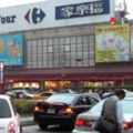 高雄家樂福十全店開了27年，如今卻驚傳熄燈！高雄人不捨回應：「它是從小的回憶！」