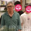 歌手「張宇」遭記者直擊滿頭白髮、顯老態，但身後17歲兒子的「帥氣長相」竟讓記者驚呆了！