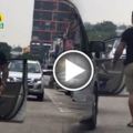 文身男持棍當街滿口髒話，吆喝轎車司機，還一度揮棒砸車窗,惡行遭民眾攝下!