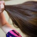 夏天女孩子就要這樣紮頭髮！4款紮頭髮的方法，簡單好看又涼爽！