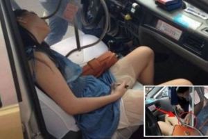 美女穿著透明短裙，在計程車內睡著了，司機的做法讓人忍不住