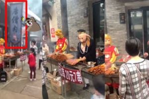 老街驚見在賣唐僧肉！仔細一看竟然是孫悟空：「師父的肉特別好吃...」老闆請給我兩份！