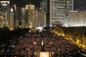 【六四30周年】香港維多利亞公園6萬人弔亡魂 「我們否認殺人的政權」